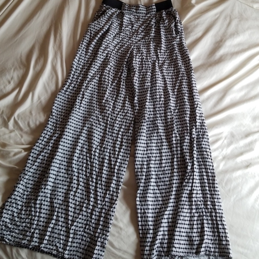 Black and white wide leg pant